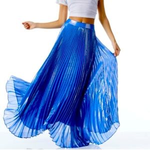 NWOT Alice + Olivia pleated maxi skirt